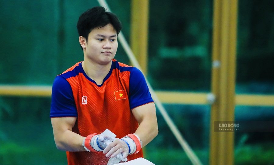 Gymnastics player Nguyen Van Khanh Phong, who won a silver medal at ASIAD 19, will continue to compete in ASIAD 20 this year. Photo: Minh Dan
