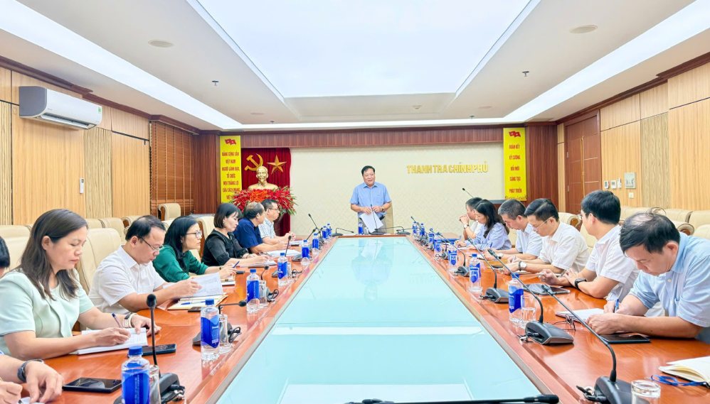 Deputy Inspector General of the Government Pham Thanh Ngai worked with the Department of Inspection and Settlement of Complaints and Denunciations in the Health Sector (Department X) on the afternoon of September 16. Photo: Government Inspectorate