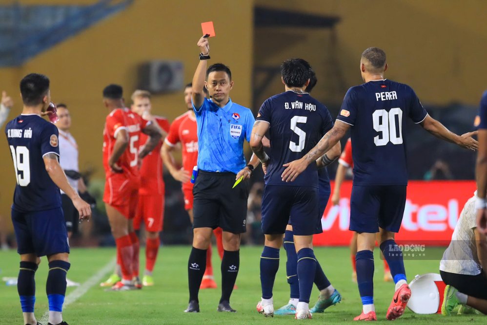 Doan Van Hau of Hanoi Police is one of the notable players absent from round 3 of V.League 2026-2027 due to suspension. Photo: Minh Dan taken on September 10