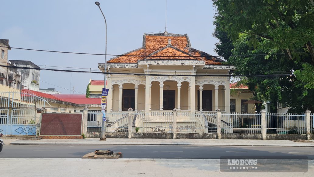 Ngôi nhà cổ khá nguyên vẹn trên đường Hai Bà Trưng nay bỏ hoang, chưa khai thác sử dụng (ảnh chụp ngày 15.9.2026). Ảnh: Nhật Hồ.