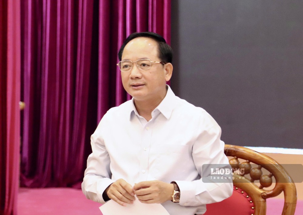 Politburo member, Secretary of the Party Central Committee, Head of the Central Propaganda and Training Commission Trinh Van Quyet chaired a working session on promoting the role of culture in contributing to economic growth goals. Photo: Pham Dong