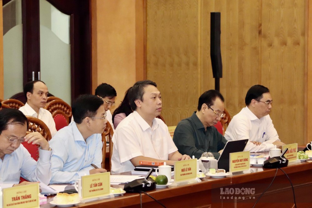 Các đại biểu tham dự cuộc làm việc. Ảnh: Phạm Đông