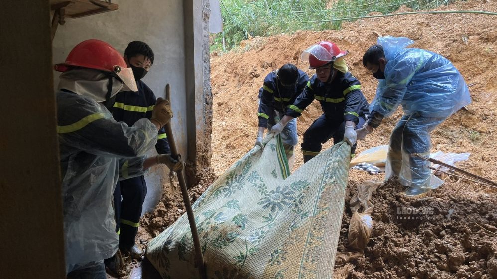 Functional forces handle at the landslide scene. Photo: Manh Hung