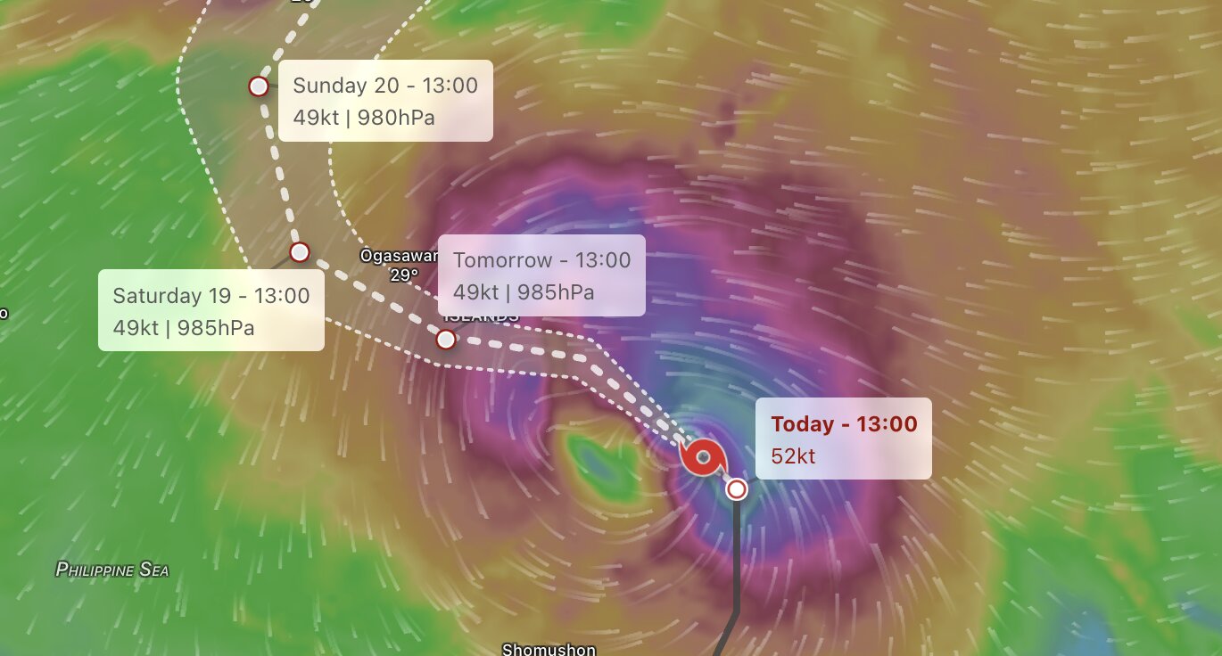 Typhoon Dujuan is forecast to move northwest, then gradually move north, towards the area near the Japanese archipelago. In the photo: Typhoon Dujuan's trajectory forecast from September 17-20. Photo: Windy