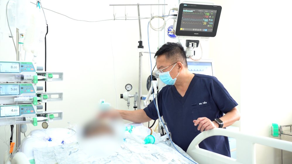 4 patients in the fire in Ho Chi Minh City suffered respiratory burns, 2 people had endotracheal intubation. Photo: Cho Ray Hospital provided