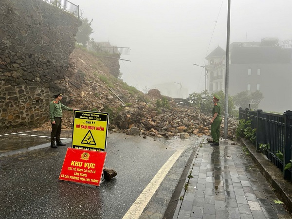 Landslide in Tam Dao area. Photo: Provincial Police posted on September 17