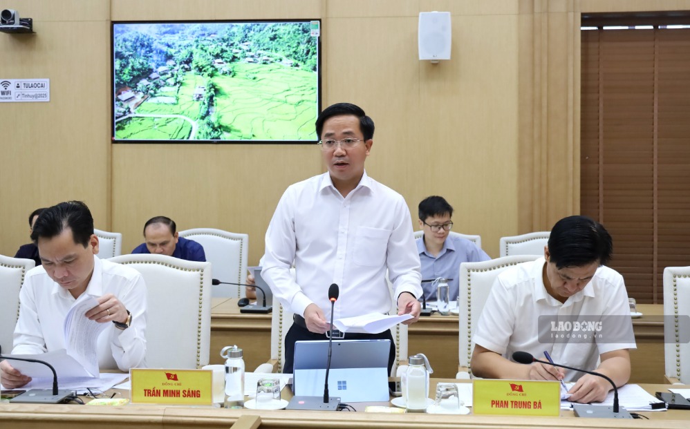 Đại biểu phát biểu tại phiên họp