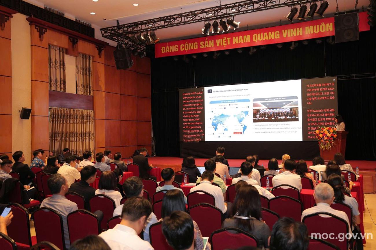 Quang cảnh Tọa đàm “Tăng khả năng phục hồi ngành nước do tác động của biến đổi khí hậu“. Ảnh: Bộ Xây dựng