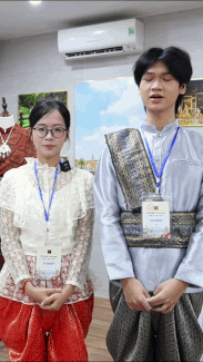 Sinh viên Việt Nam trổ tài nói tiếng Thái, thể hiện tình yêu với văn hoá Thái Lan. Ảnh: Hải Nguyễn