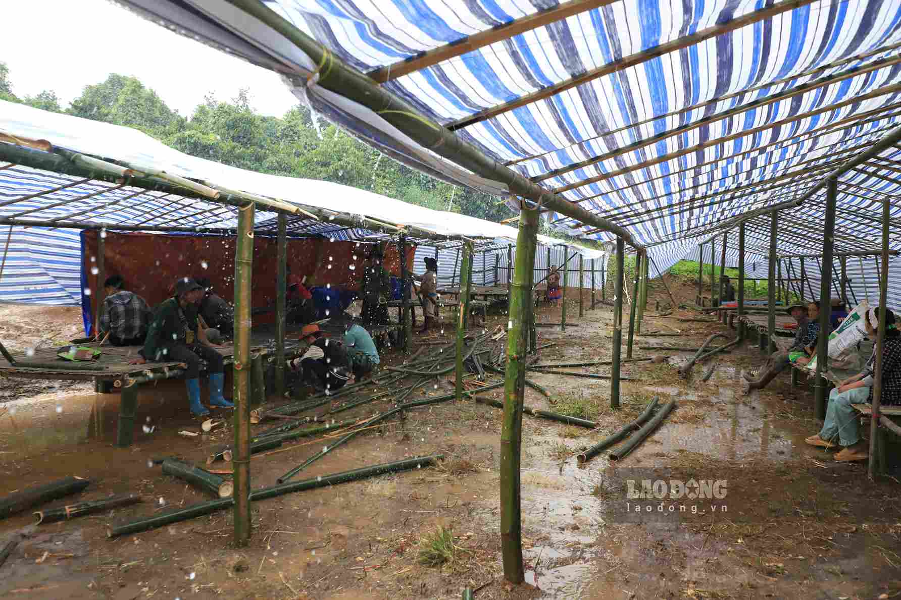 Khu nhà tạm được hoàn thành để người dân lánh nạn. Ảnh: Phúc Khánh