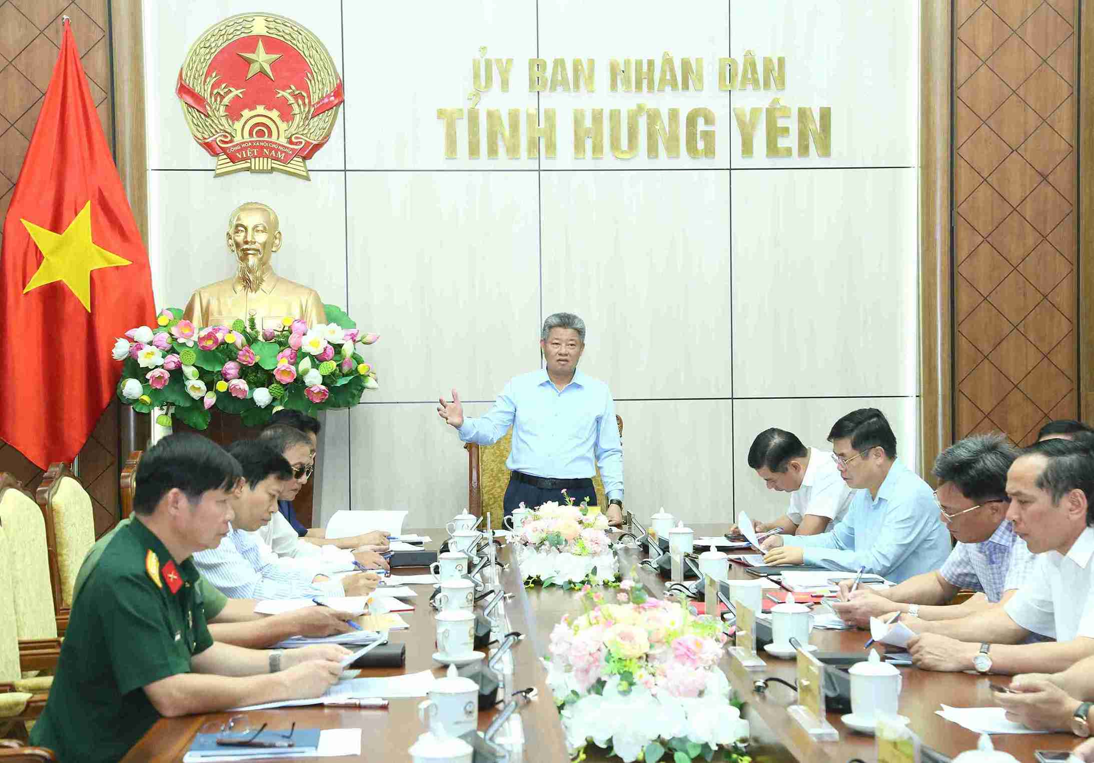 Chủ tịch UBND tỉnh Nguyễn Mạnh Quyền phát biểu chỉ đạo tại cuộc họp. Ảnh: Cổng TTĐT tỉnh Hưng Yên