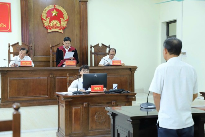 On September 17, the People's Court of Region 6 - Hanoi City, opened a first-instance trial to prosecute the business owner for the crime of "Social insurance fraud". Photo: Hanoi City Social Insurance provided