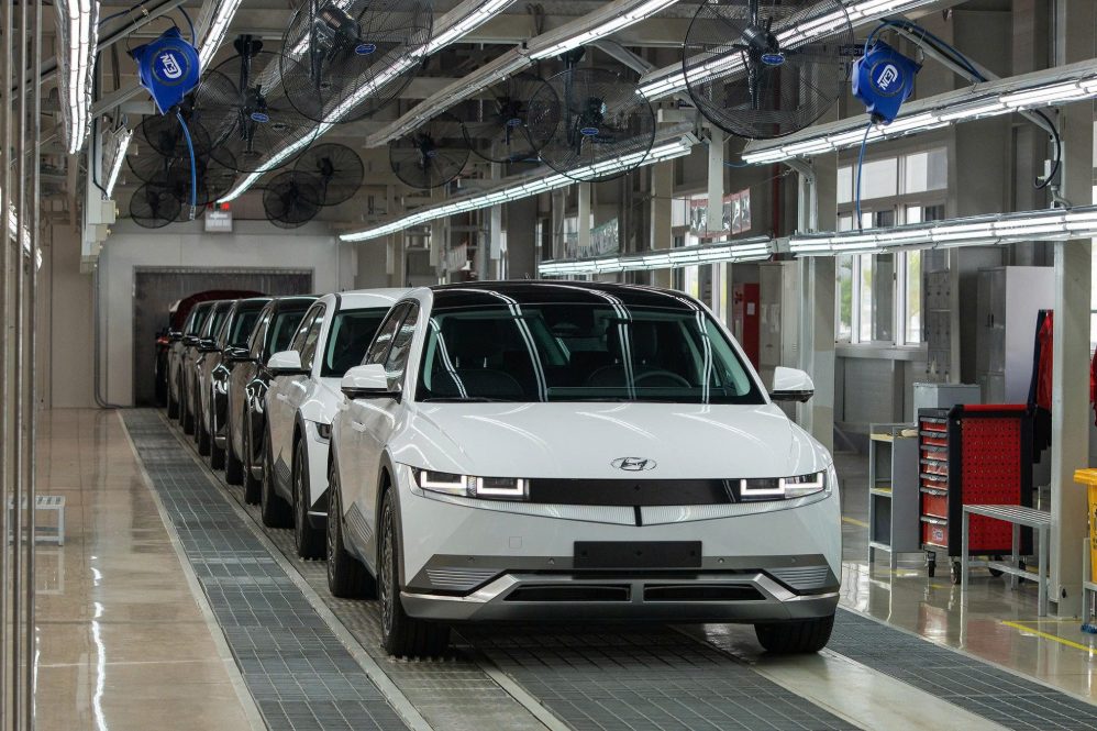 Hyundai Ioniq5 electric car, one of Hyundai's strategic car lines to promote green traffic in Vietnam. Photo HTV