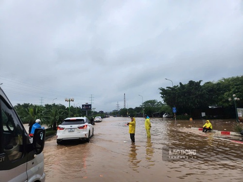 Water recedes quickly at some flooded spots in Hanoi after heavy rain on September 17. Photo: Minh Hanh