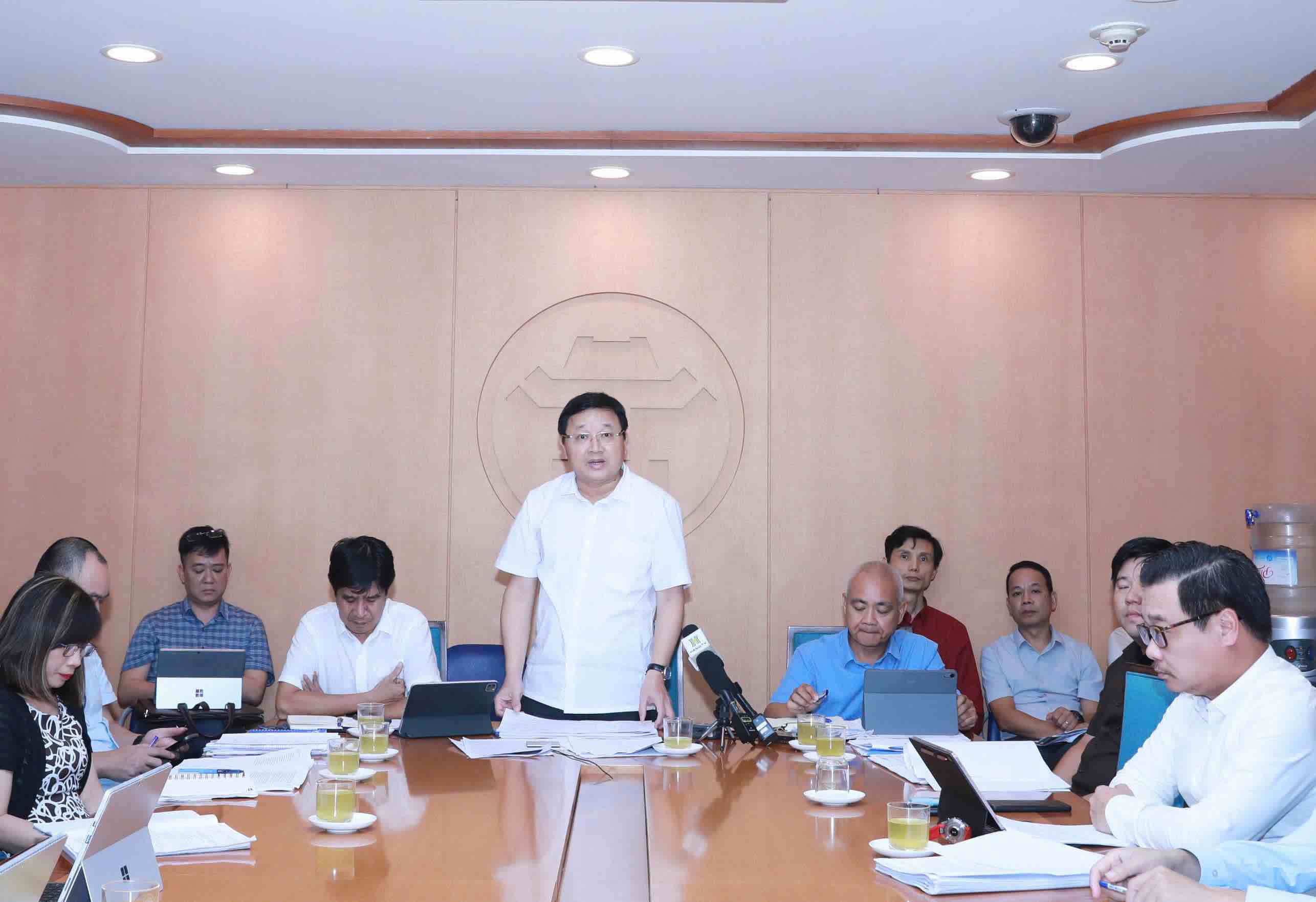Deputy Director of Hanoi Department of Construction Dao Minh Tam spoke at the conference on the afternoon of September 17. Photo: Hanoi People's Committee