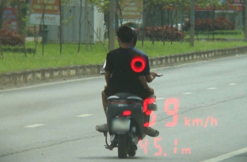 A student violating traffic order and safety right at the beginning of the new school year. Photo: Lao Cai Traffic Police