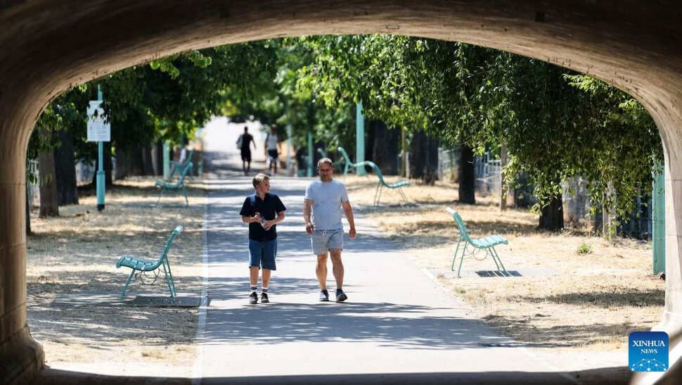 People strolling in a park near the Seine River amidst the heatwave in Paris, France, August 14, 2026. Photo: Xinhua