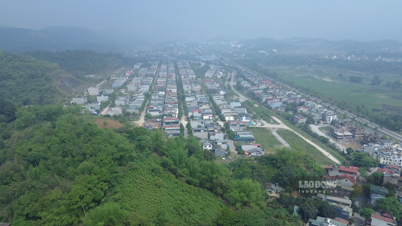 The new urban area is gradually becoming a reality with a synchronous road and housing system. Photo: Dinh Dai