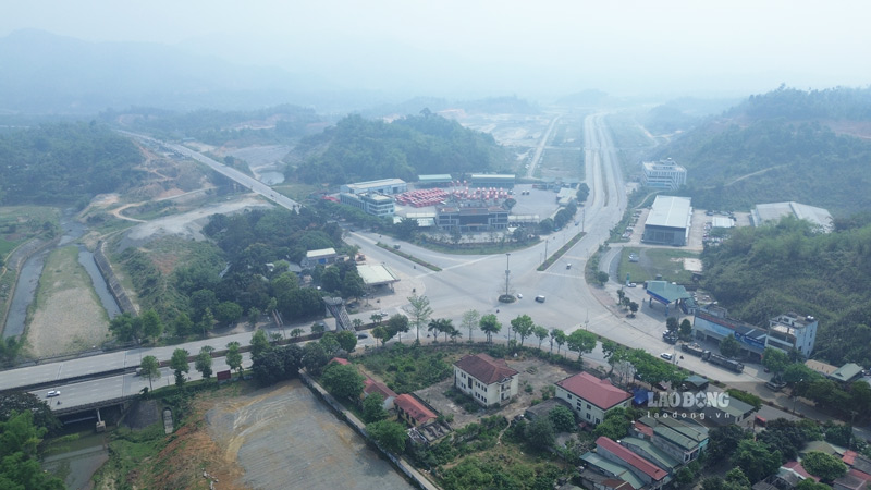 Hạ tầng giao thông mở ra không gian phát triển mới tại khu vực triển khai các dự án đô thị ở Cam Đường. Ảnh: Đinh Đại