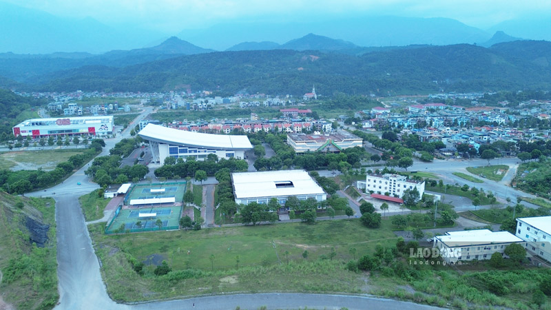 Những tuyến đường mới mở tạo diện mạo khang trang cho khu đô thị tại phường Cam Đường. Ảnh: Đinh Đại