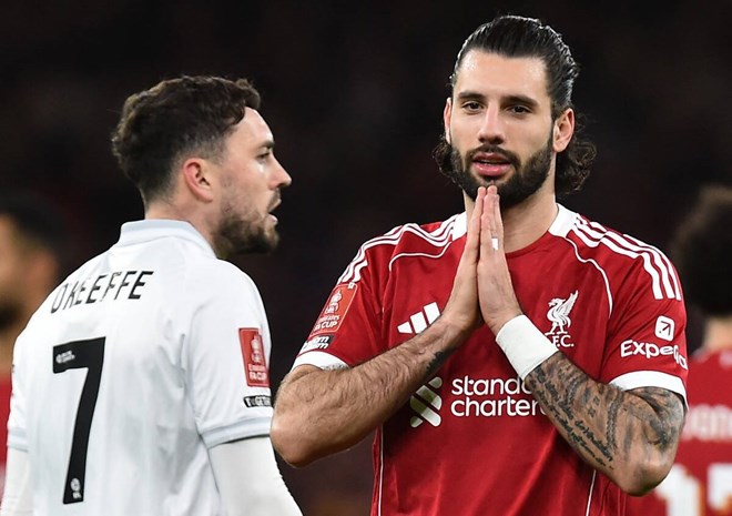 Dominik Szoboszlai càng đa năng, Liverpool càng đau đầu