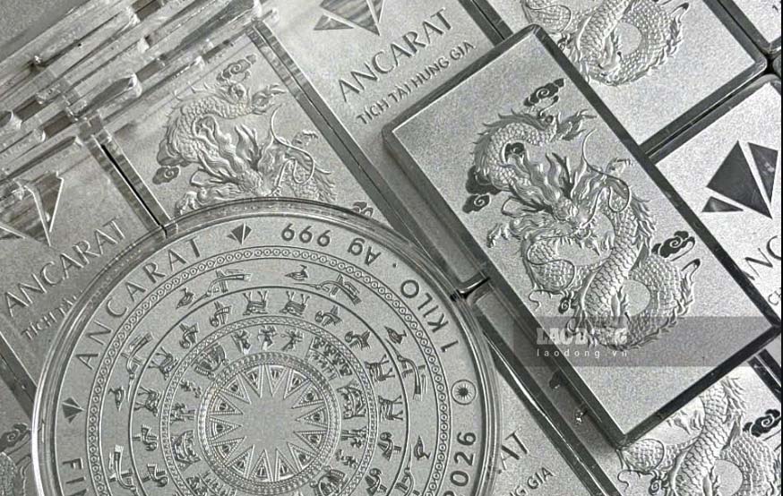 World silver prices recovered above 65 USD/ounce as the USD weakened and US bond yields fell, helping to reduce pressure on precious metals. Photo: Phan Anh