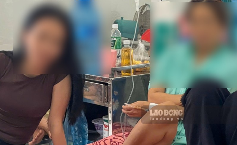 Patients being treated at Gia Lai Provincial Central General Hospital after eating bread at Lam Huyen shop, Quy Nhon Dong ward (photo taken on May 25). Photo: Hoai Phuong