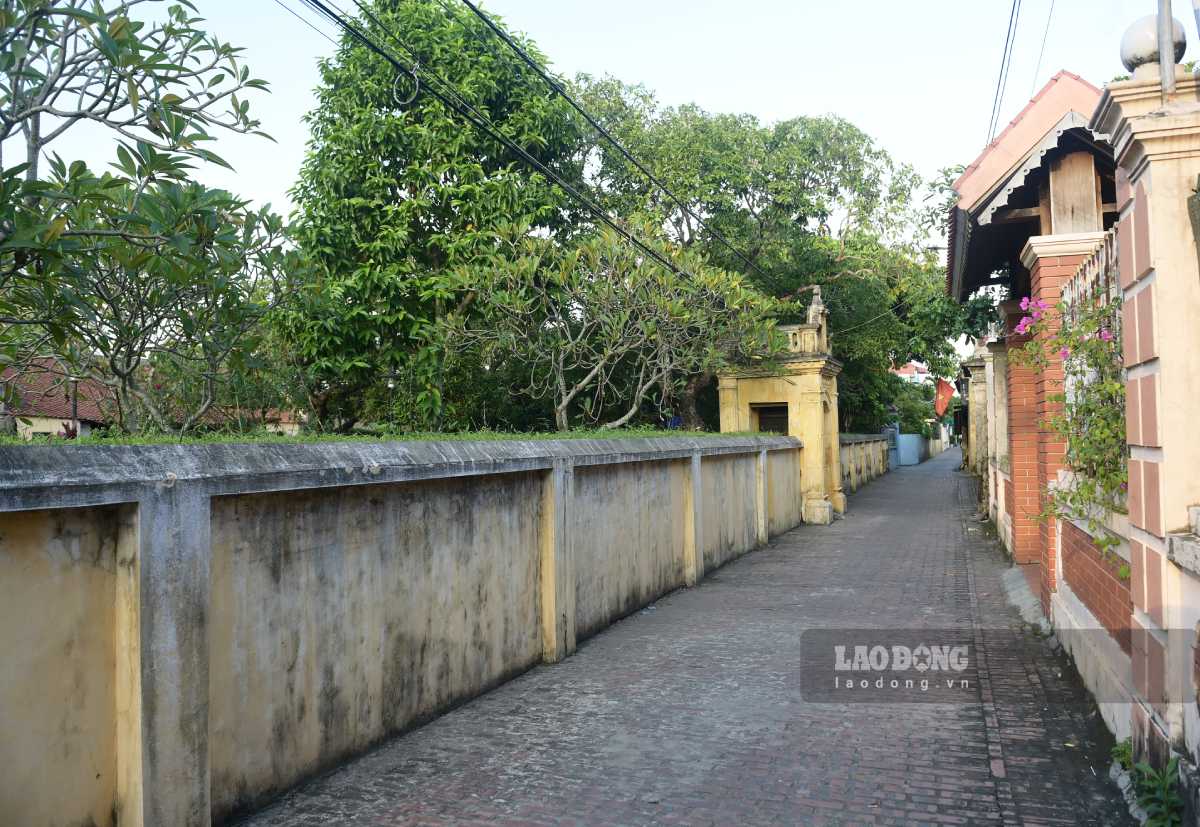 Khu nhà lưu niệm Tổng Bí thư Trường Chinh thuộc làng Hành Thiện, xã Xuân Hồng, huyện Xuân Trường, tỉnh Nam Định trước đây, nay thuộc tỉnh Ninh Bình