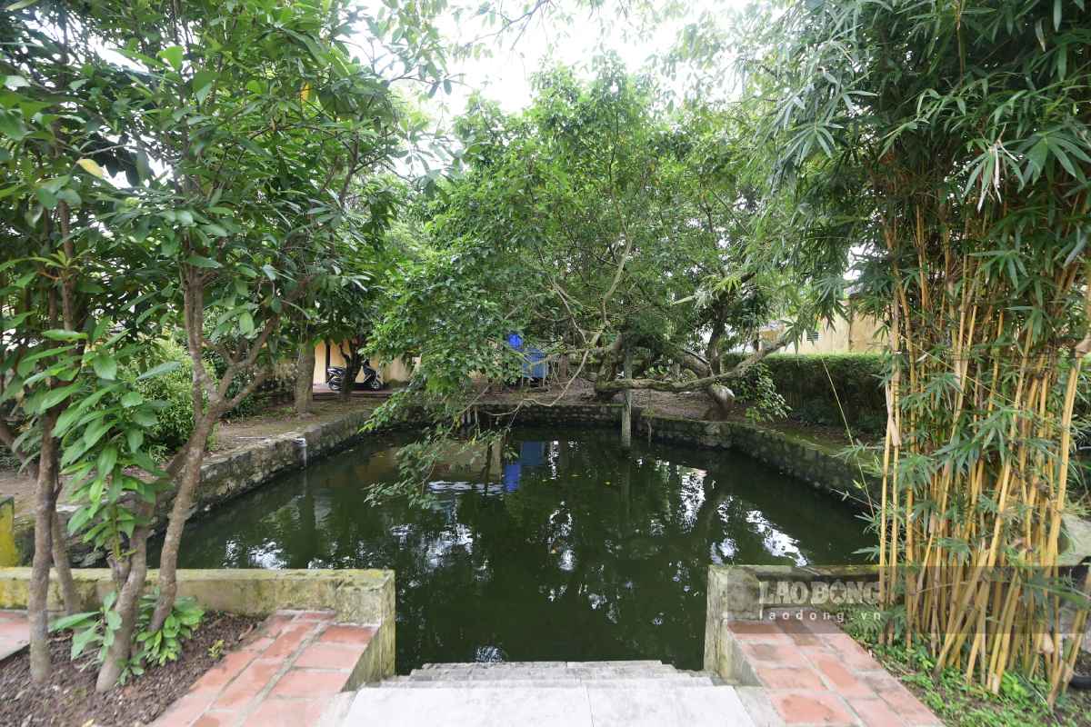 Ngoài các công trình nhà lưu niệm (nhà thờ), nhà khách, nhà lợp mái bổi, trong khuôn viên còn có ao cá, vườn cây xanh, tường bao quanh với phong cách kiến trúc truyền thống vùng nông thôn Bắc bộ xưa.