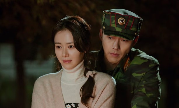 Son Ye Jin reveals that the scene of hugging Hyun Bin was once changed. Photo: Netflix