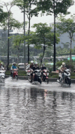 Nhiều khu vực tại Hà Nội vẫn ngập sâu dù trời đã tạnh mưa trong sáng 18.9.2026.