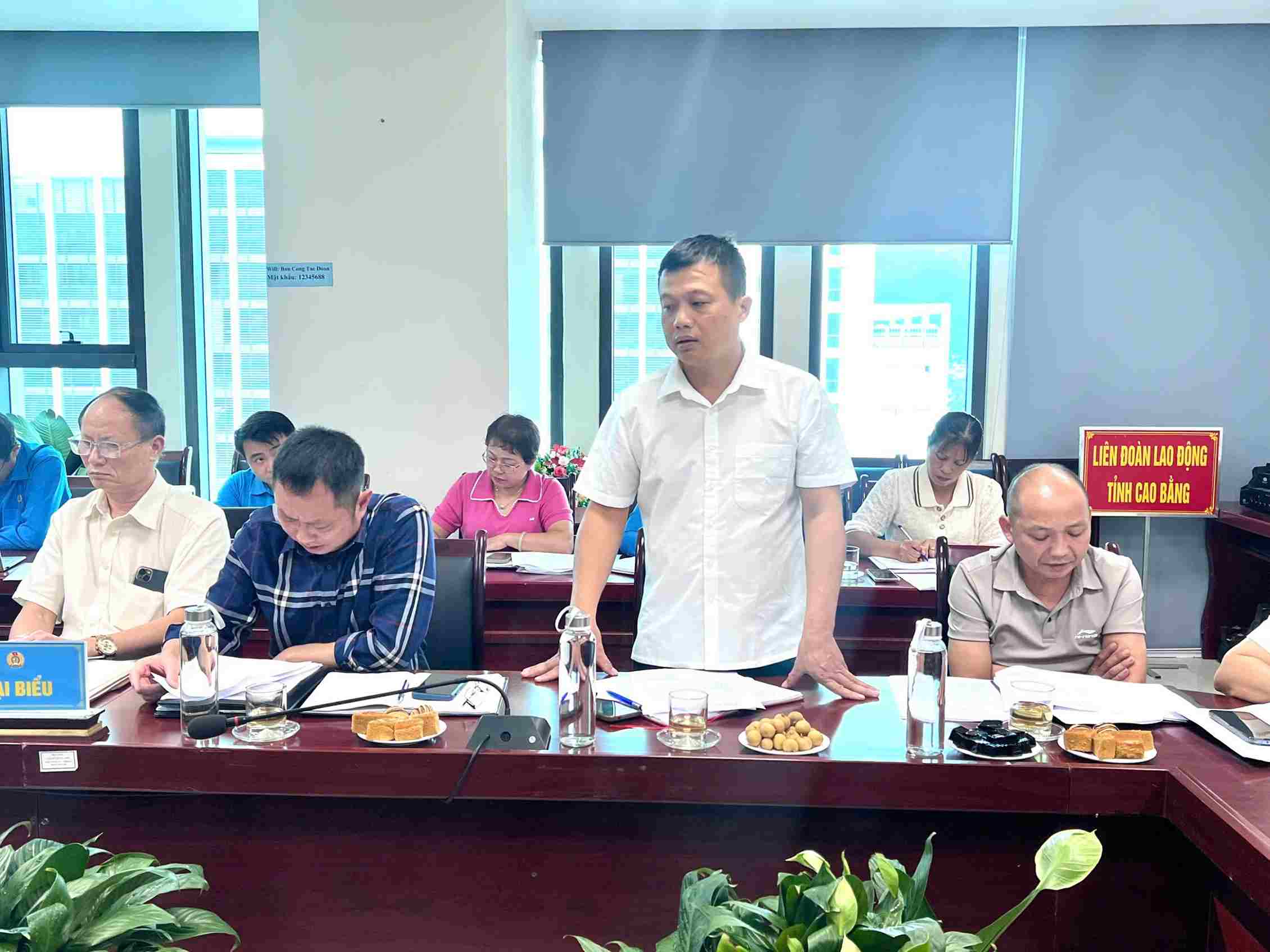 Đại diện công đoàn cơ sở phát biểu tại buổi làm việc. Ảnh: LĐLĐ Cao Bằng