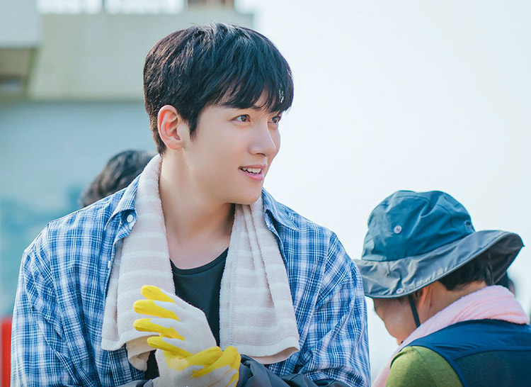 Ji Chang Wook trong bộ phim “Chào mừng đến Samdalri” (Welcome to Samdalri). Ảnh: Netflix