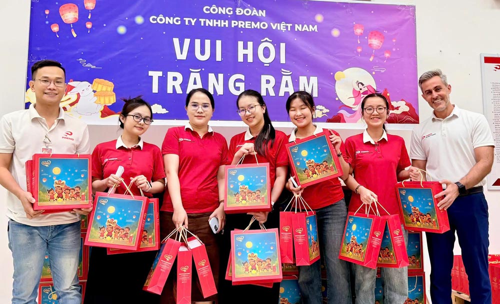 Premo Vietnam Trade Union presents Mid-Autumn gifts to 878 union members. Photo: Da Nang Trade Union