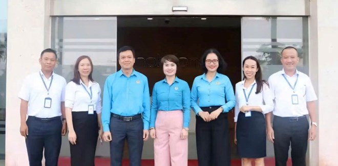 Đại tá Công Thanh Thảo (giữa ảnh) - Trưởng Ban Công đoàn Công an nhân dân vừa có buổi làm việc với Công đoàn cơ sở MobiFone Cần Thơ. Ảnh: Công đoàn CAND