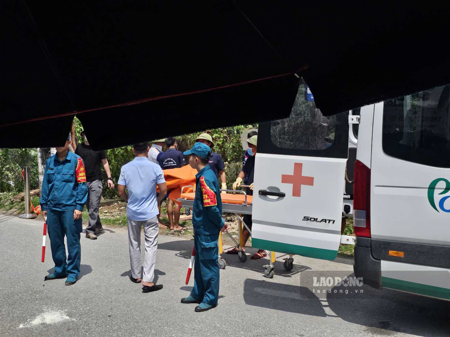 Body of male student suspected of being swept away by water found in Hanoi. Photo: Huu Chanh