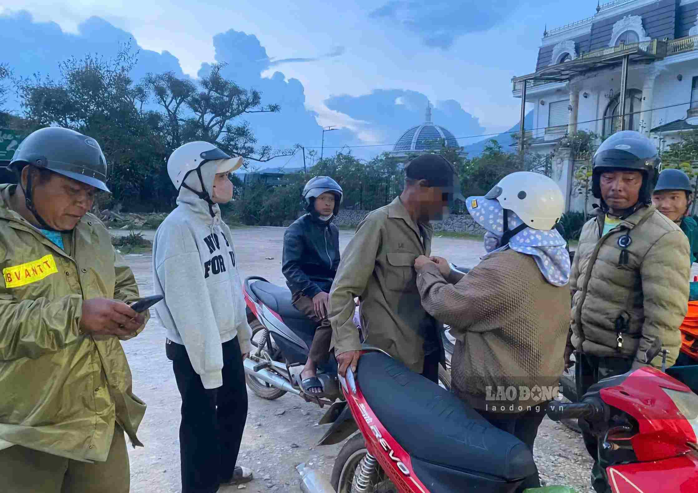 M. H a été retrouvé par les forces et ramené chez lui sain et sauf. Photo: Nhi Nhi (prise le matin du 18 septembre).