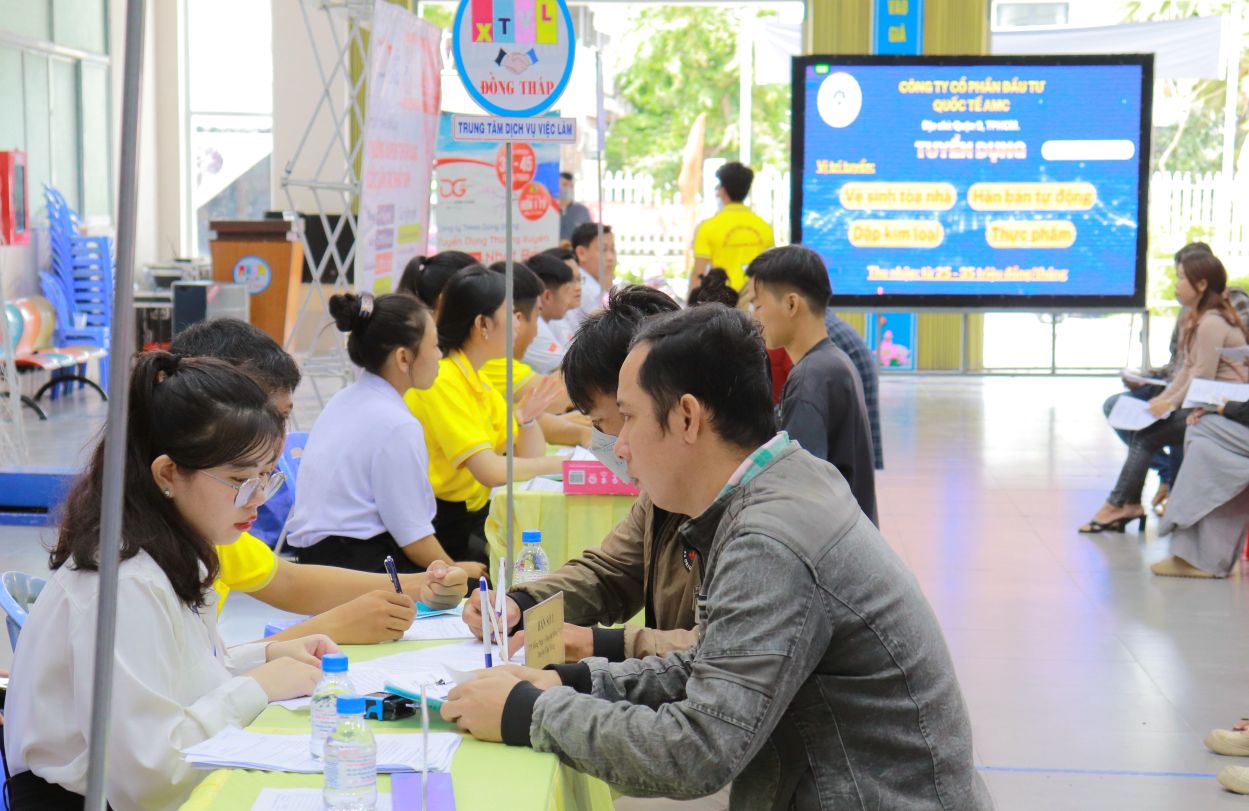Kết nối, tổ chức tuyển dụng lao động tại doanh nghiệp. Ảnh: Trung tâm Dịch vụ việc làm Đồng Tháp
