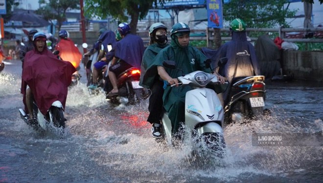 Forecast for the evening and night of September 18, the Southern region will have rain, moderate rain and thunderstorms, locally heavy rain. Photo: Thai Bao