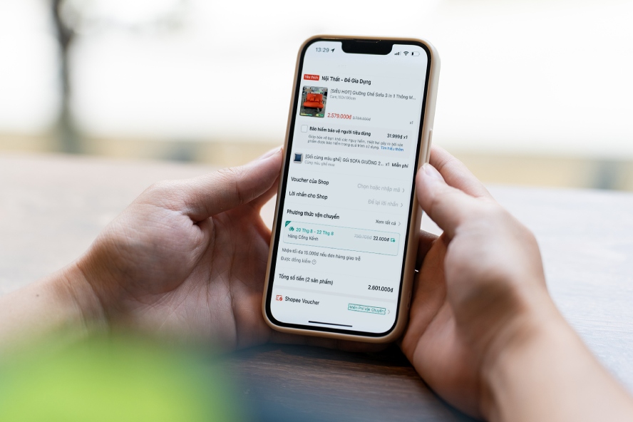 Các sáng kiến giao nhận của Shopee giúp đáp ứng nhu cầu đa dạng của người mua, tăng khả năng chuyển đổi đơn hàng cho người bán. Ảnh: DNCC