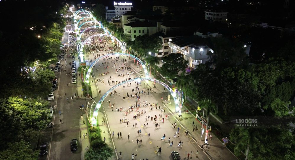 Lang Son bans a section of Hung Vuong street to serve the festival. Photo: Khanh Linh