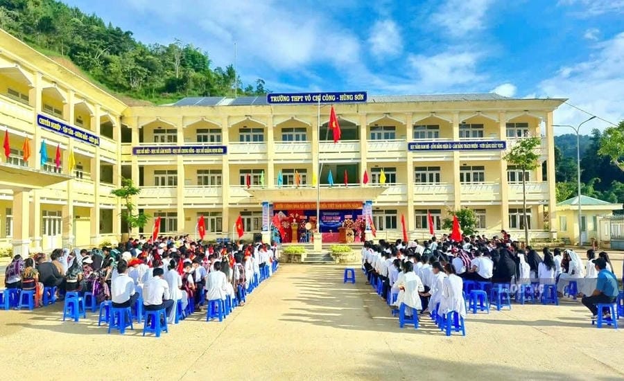 Vo Chi Cong - Hung Son High School in the Da Nang border area resonates with the sound of students after 6 years of being abandoned due to landslides. Photo: Nguyen Hoang