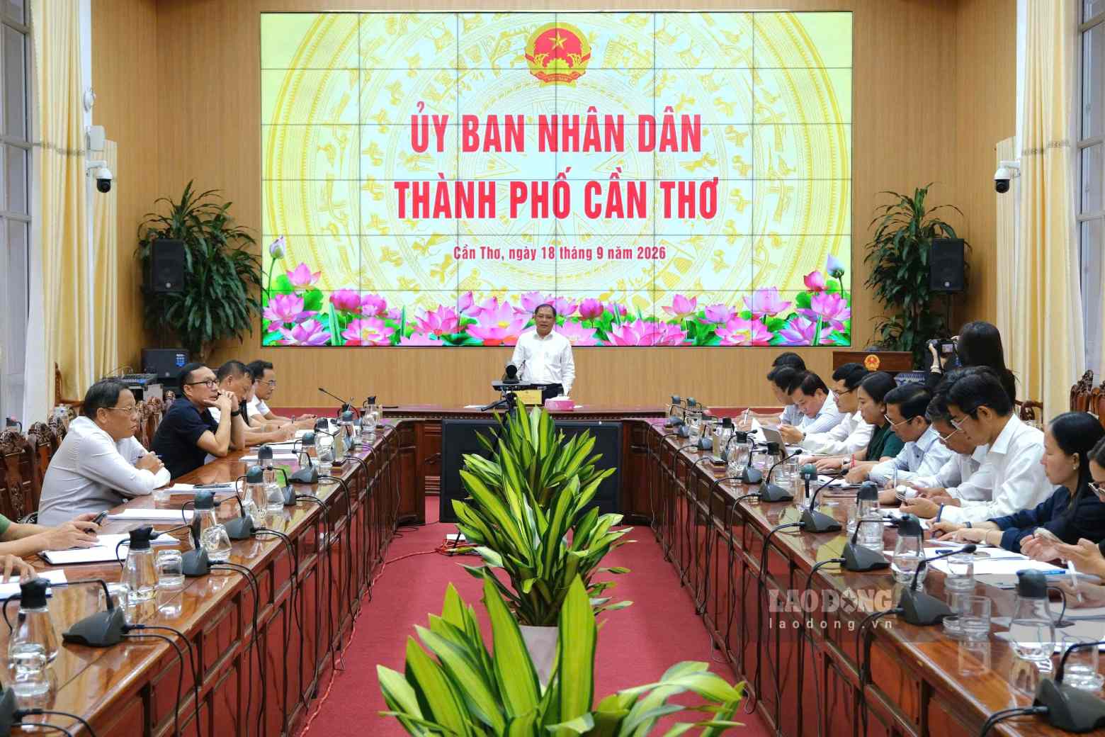 On September 18, Vice Chairman of Can Tho City People's Committee Tran Chi Hung met with the Organizing Committee of the 2nd Vietnam International Rice Industry Festival - Can Tho 2026 on preparations. Photo: My Ly