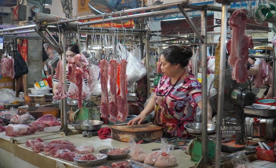 The pork market is being affected by input prices, purchasing power and competition with imported products. Photo: Ha May