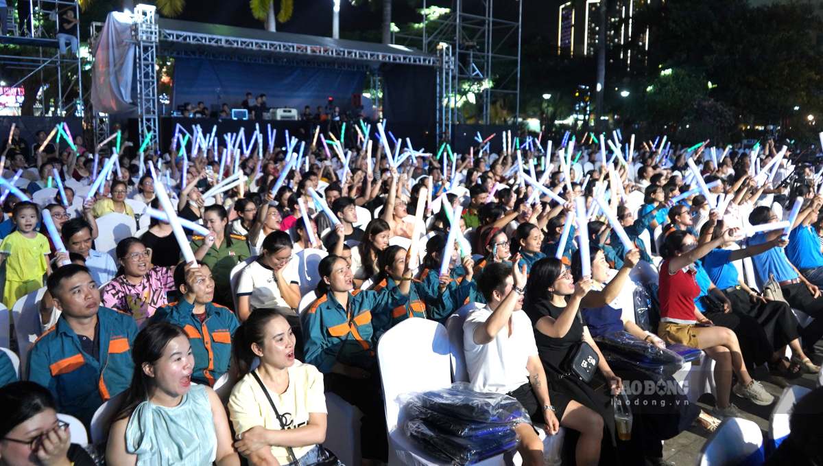 Công nhân lao động tham dự Lễ phát động “Công nhân Việt Nam nói không với ma túy” tại Hải Phòng tối ngày 18.9. Ảnh: Mai Dung