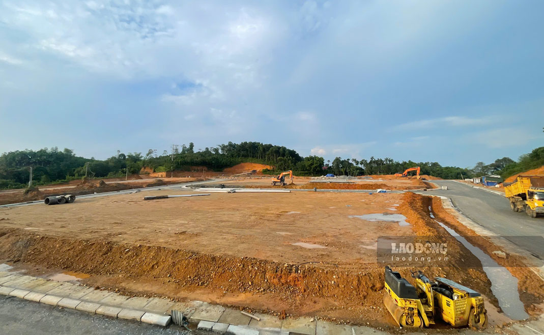 El área de reasentamiento de la aldea de Nuoc Mat se está acelerando para su finalización en octubre de 2026. Foto: Xuan Huy