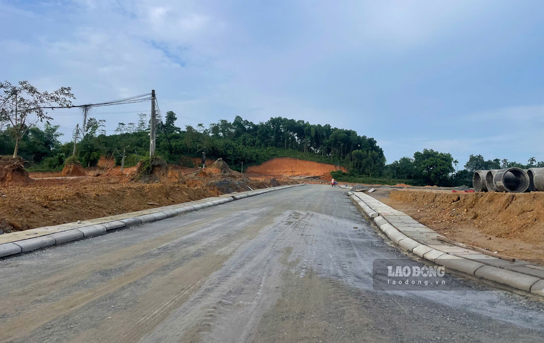 Đường giao thông trong nội khu đang được hoàn thiện