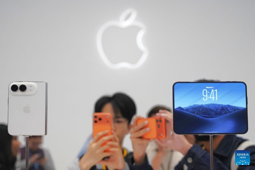 Apple designer reveals inspiration behind iPhone Duo. Photo: Xinhua