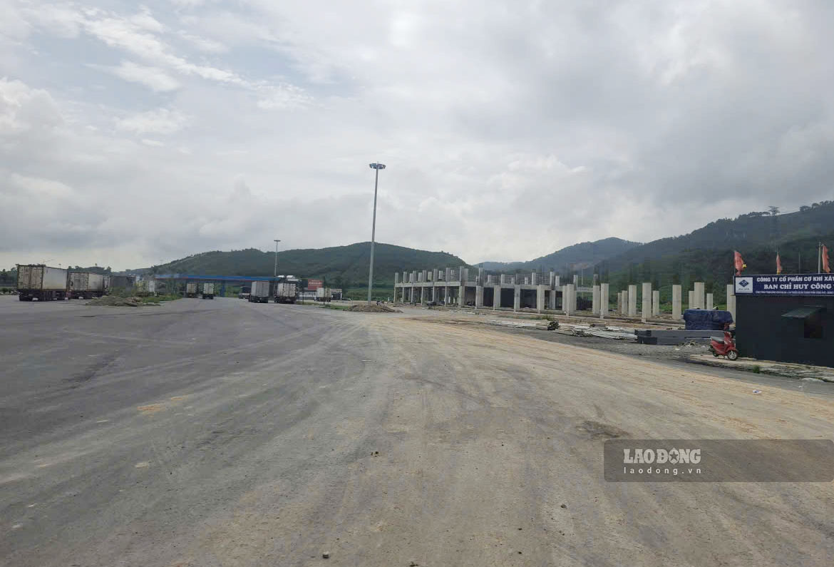 Trạm dừng nghỉ trên cao tốc ở xã Cẩm Hưng, tỉnh Hà Tĩnh của Công ty CP Tập đoàn Xuân Khiêm đang chậm tiến độ. Ảnh ghi nhận ngày 18.9: Trần Tuấn