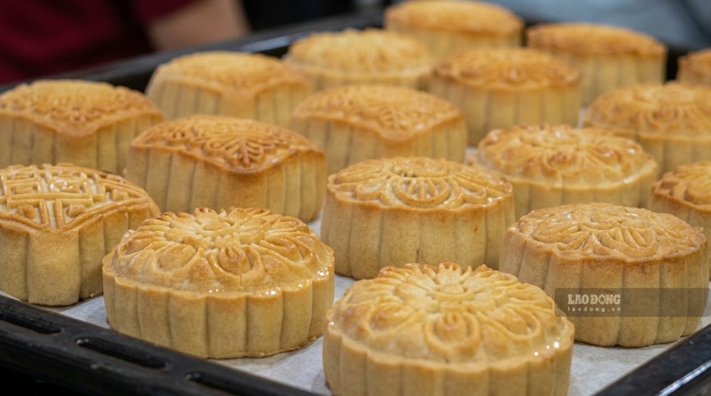 Mid-Autumn cakes affect blood sugar. Photo: Ha May